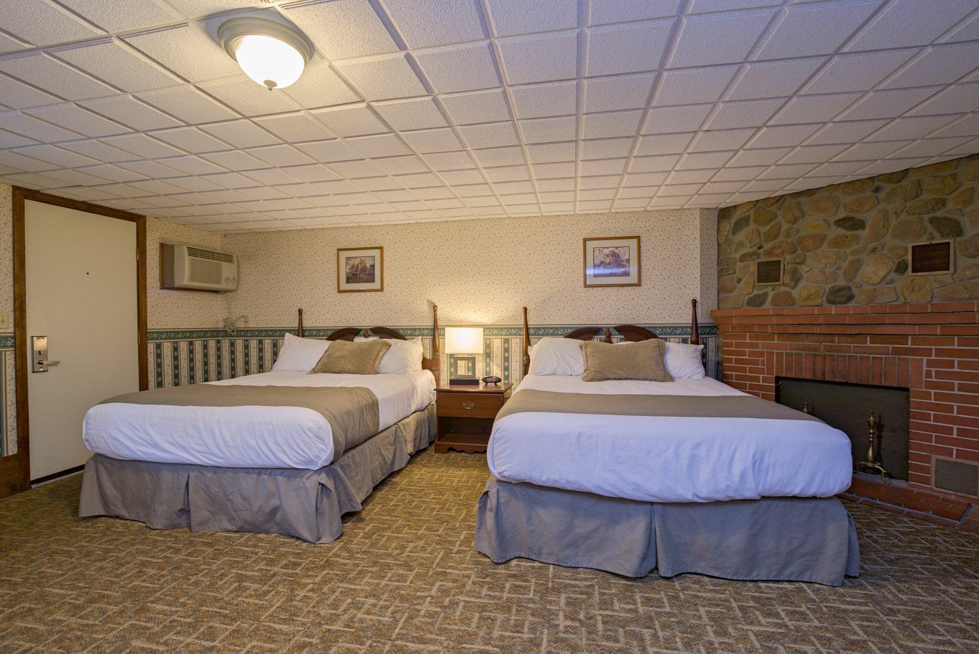 קיטרי Coachman Inn מראה חיצוני תמונה